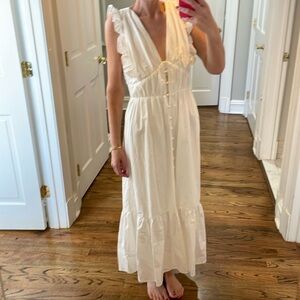 Super cute dress!! Ties in the back I just couldn’t do it myself. Never worn NWT